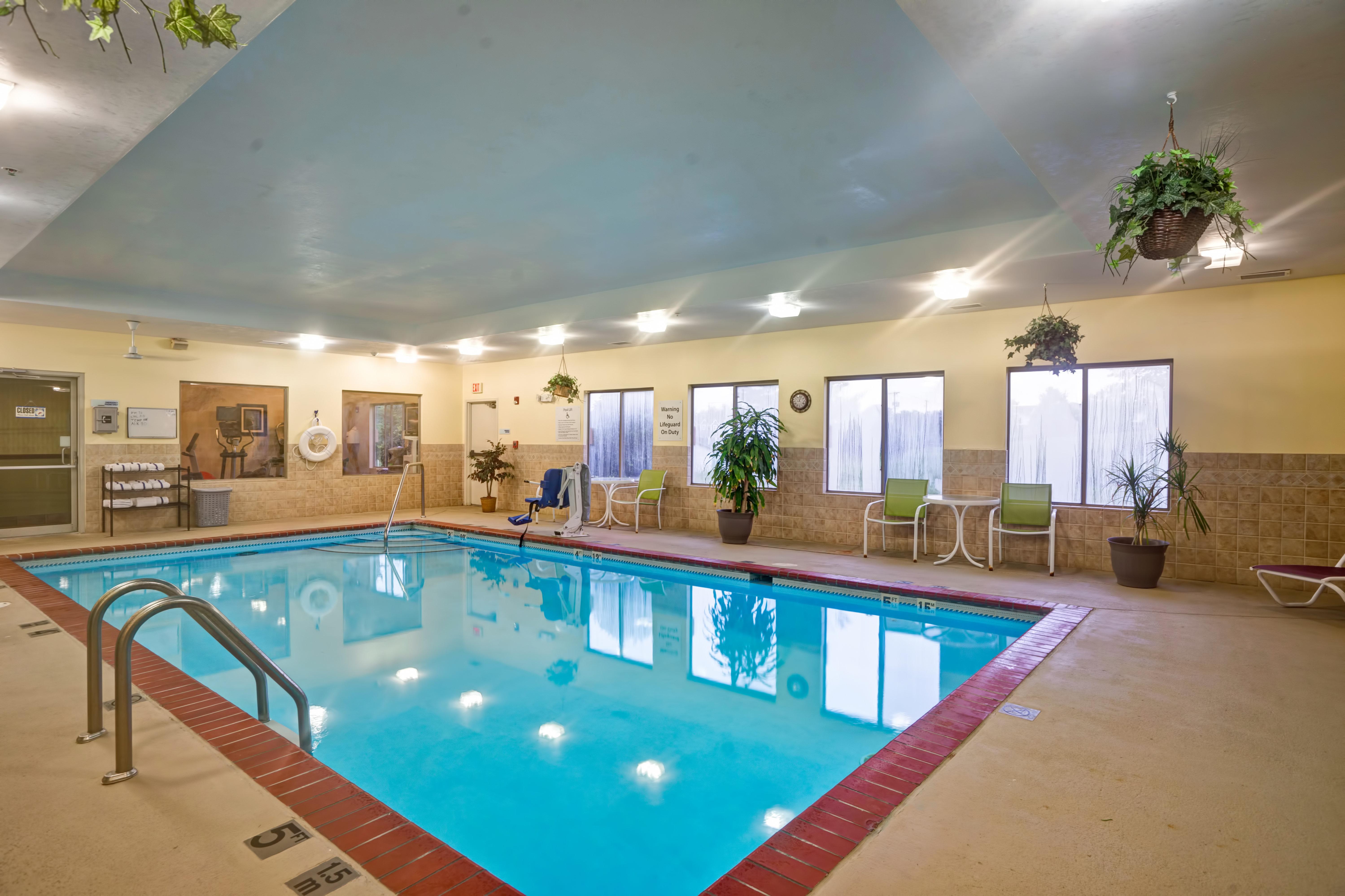 Holiday Inn Express Hotel & Suites Christiansburg By Ihg Esterno foto